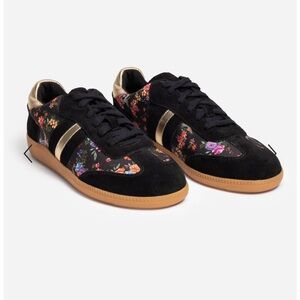 JOHNNY WAS DREAMER SUEDE SNEAKER sz8 NWT
In box all wrapped